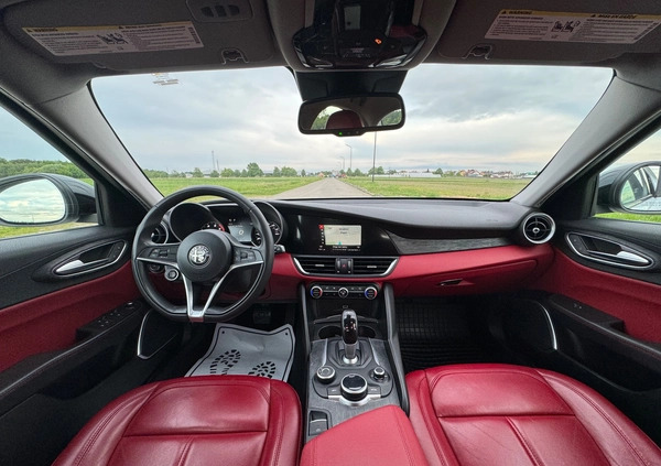 Alfa Romeo Giulia cena 104550 przebieg: 61257, rok produkcji 2019 z Rzeszów małe 211